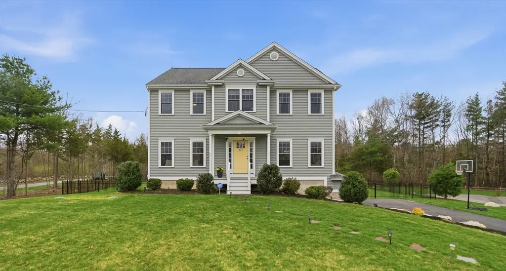 925 Pleasant St, Attleboro, MA 02703 - #1