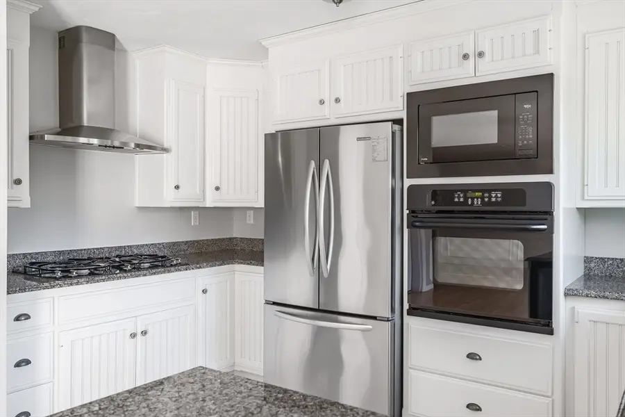 61 Hillview Ln #61, Whitinsville, MA 01588 - #2