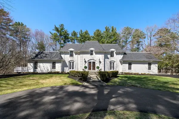 286 Mayflower Cir, Hanover, MA 02339