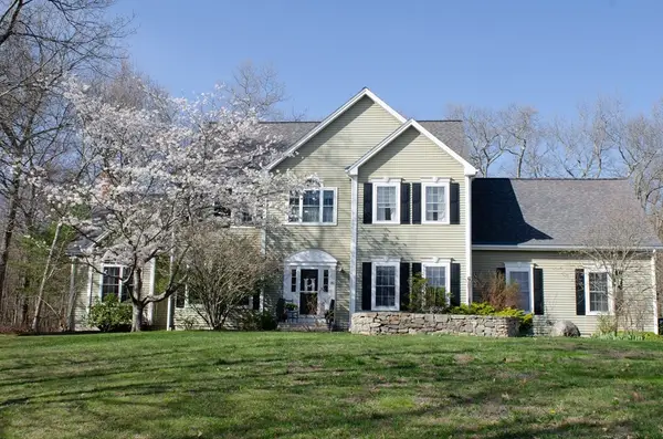 76 Old Farm Rd, Douglas, MA 01516