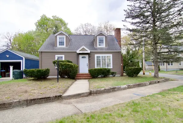 1657 Carew St, Springfield, MA 01104