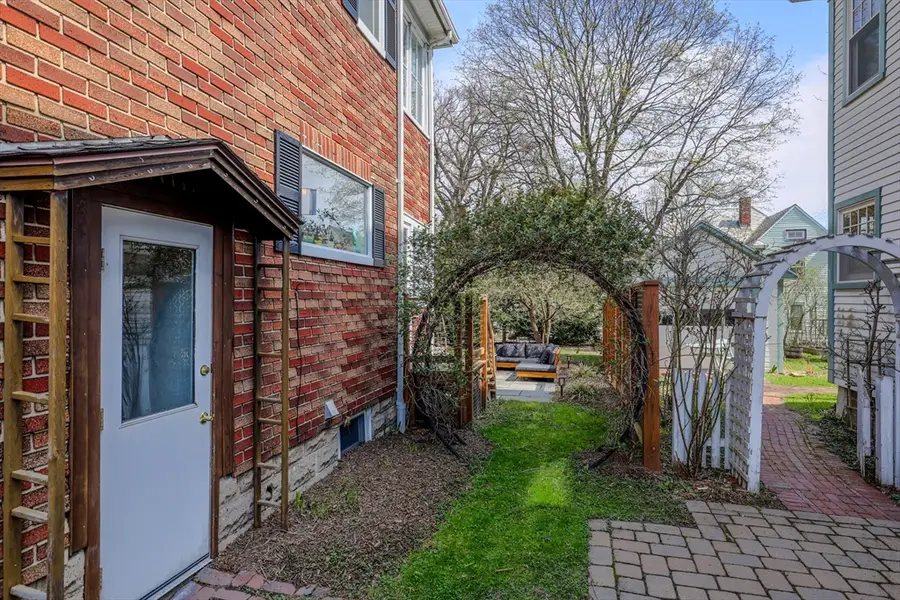 8 Edgewood Ter, Northampton, MA 01060 - #3