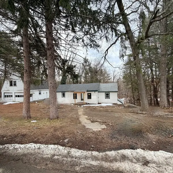 35 Lindbergh St, Clinton, MA 01510
