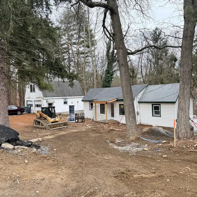 35 Lindbergh St, Clinton, MA 01510 - #2