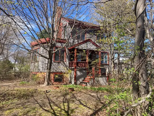 15 Russell Street, Hull, MA 02045