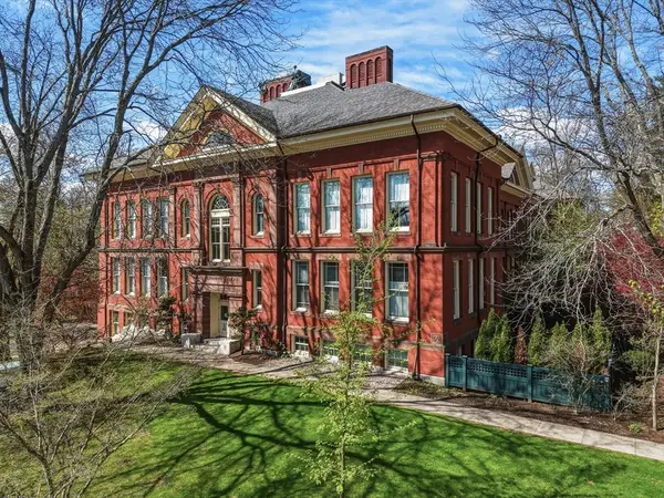 35 New South #402, Northampton, MA 01060