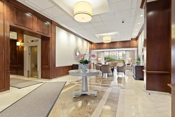 9 Hawthorne Place #2J, Boston, MA 02114