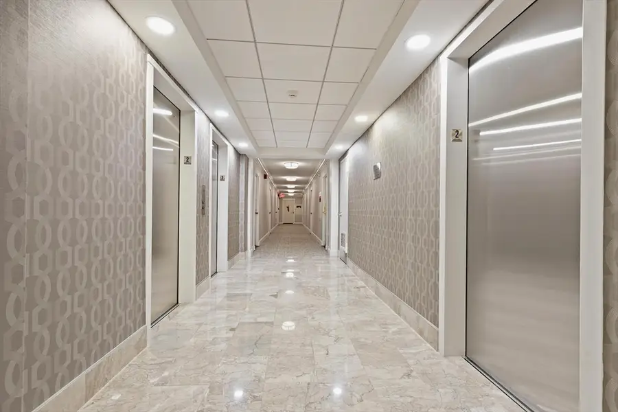 9 Hawthorne Place #2J, Boston, MA 02114 - #2