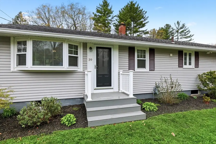 39 Hillside Ave, South Hadley, MA 01075 - #2