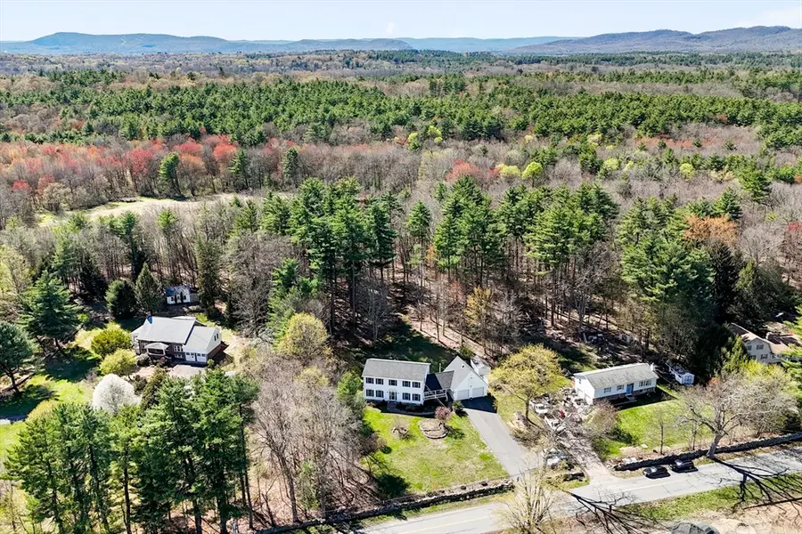 7 Lyman St, Granby, MA 01033 - #3