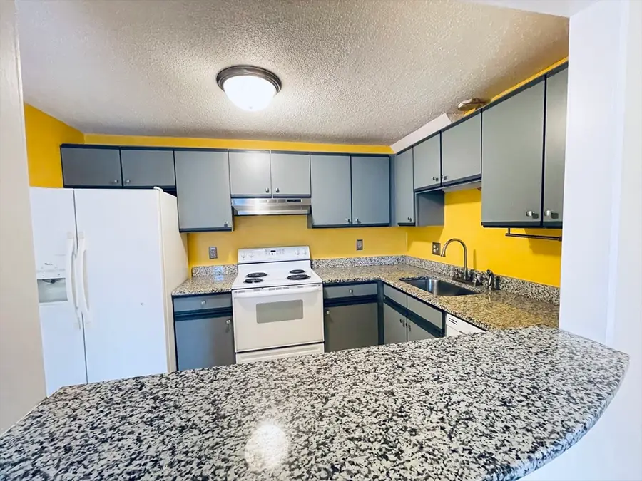 1036 Middlesex St #9, Lowell, MA 01851 - #2