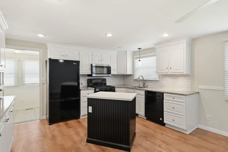 25 Coolidge Ave, Westfield, MA 01085 - #3