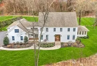 72 Glenview St, Upton, MA 01568