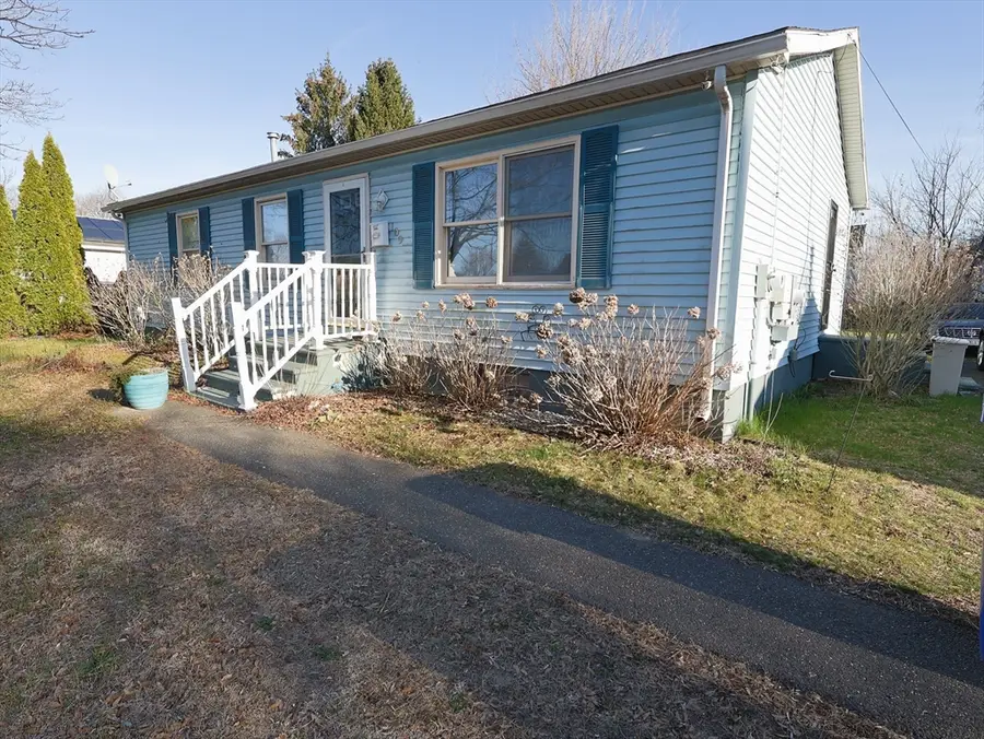 109 Pendleton Ave, Springfield, MA 01109 - #2