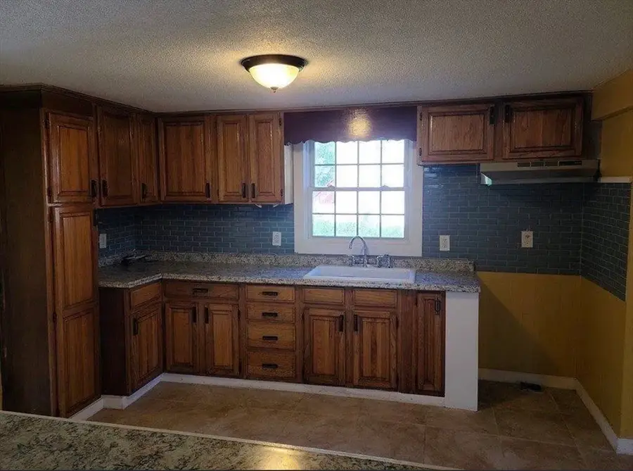 32 Randall Place, Springfield, MA 01108 - #3