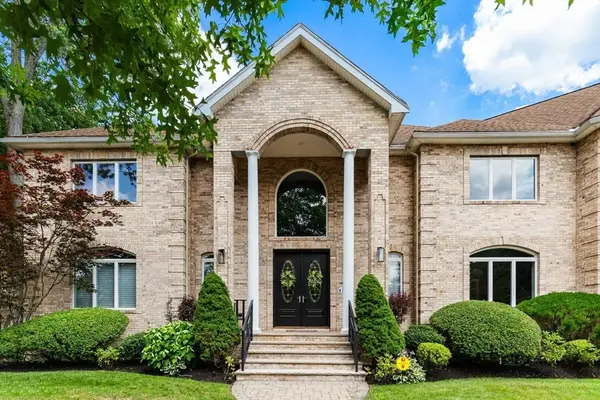 7 Freeman St, Lynnfield, MA 01940