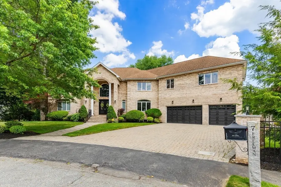 7 Freeman St, Lynnfield, MA 01940 - #2