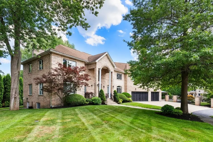 7 Freeman St, Lynnfield, MA 01940 - #3