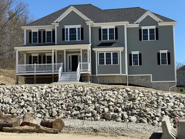 2 Clover Glen Circle, Shrewsbury, MA 01545