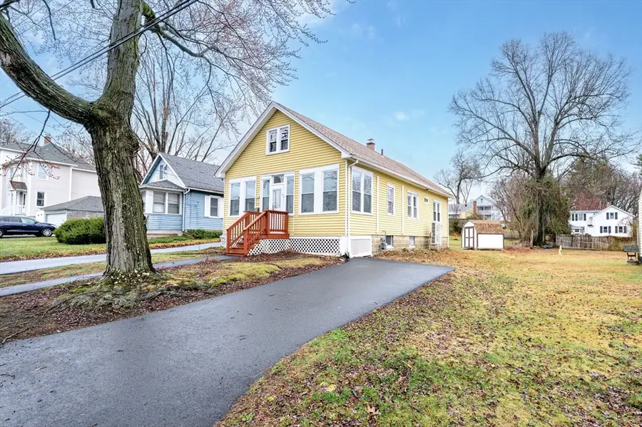 17 Oak St, West Springfield, MA 01089 - #3