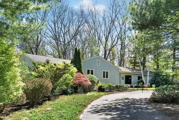 127 Inverness Ln, Longmeadow, MA 01106