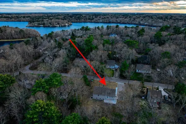 42 Bayberry Dr, Mashpee, MA 02649