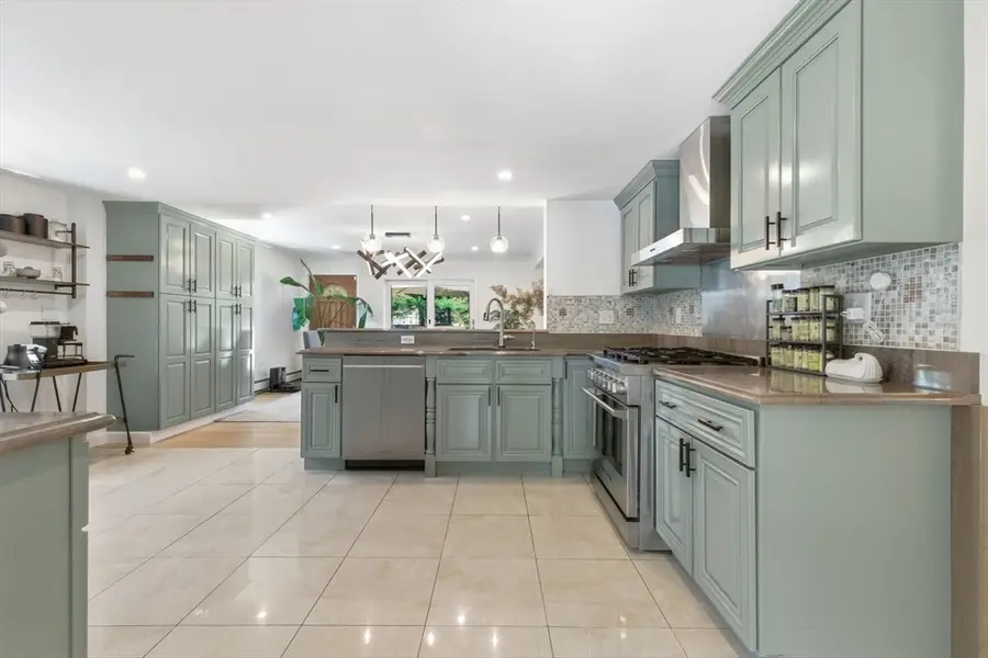 66 Pleasant St, Melrose, MA 02176 - #2