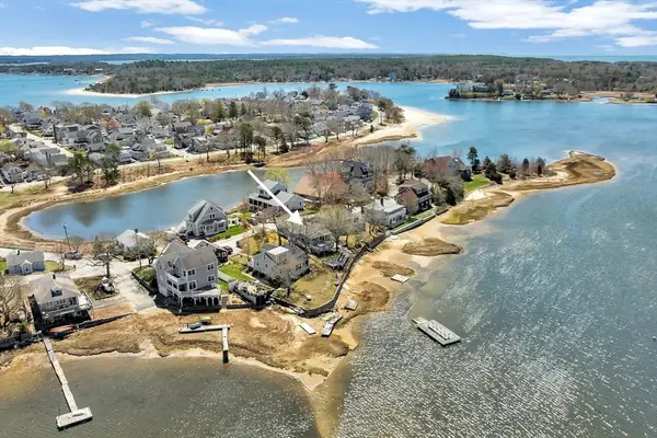 10 Sunset Ave, Wareham, MA 02346