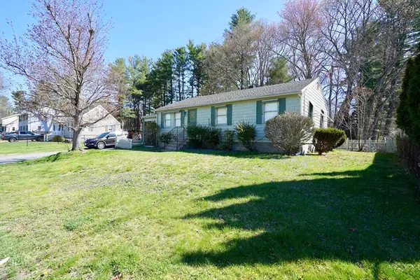 3 College Ln, Methuen, MA 01844
