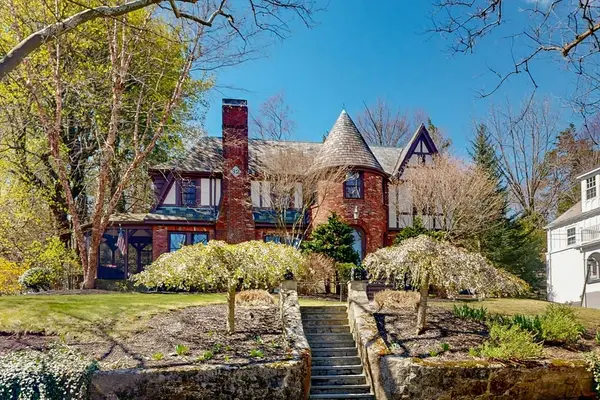 32 Alberta, Brookline, MA 02467