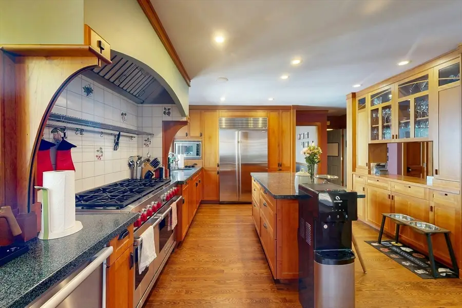 32 Alberta, Chestnut Hill, MA 02467 - #3