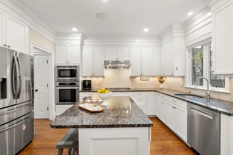 221 Freeman St #221, Brookline, MA 02446 - #2