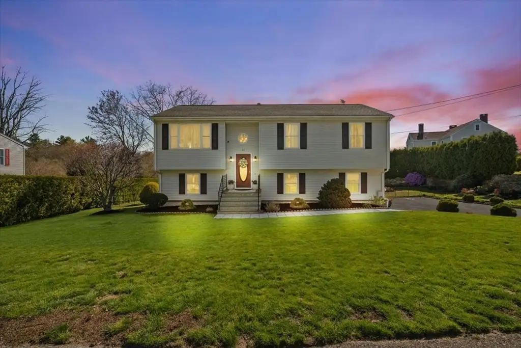 82 Gifford Ave, Dartmouth, MA 02747 - #1