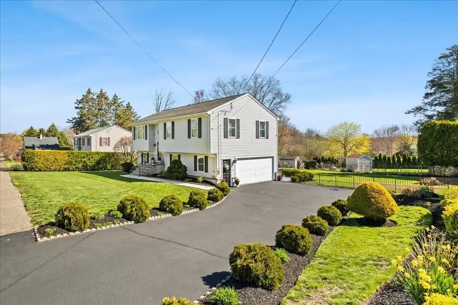 82 Gifford Ave, Dartmouth, MA 02747 - #3