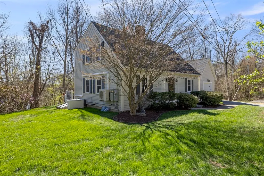 4 Avalon Pl, West Brookfield, MA 01585 - #1