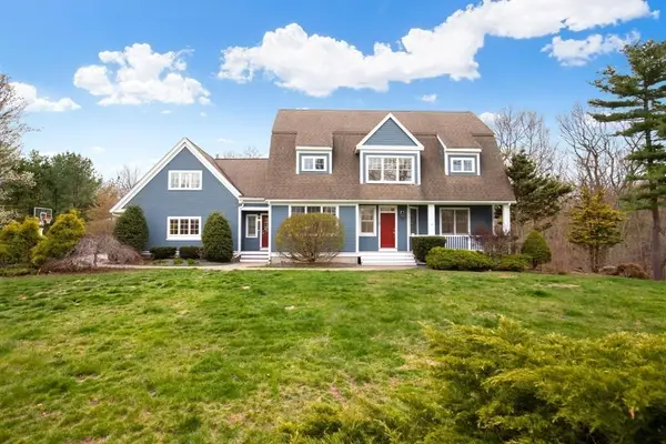 120 Cricket Ln, North Andover, MA 01845