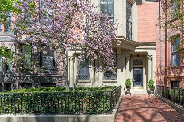 183 Commonwealth Ave. #PH, Boston, MA 02116