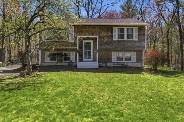 7 Barrows Ct, Norton, MA 02766
