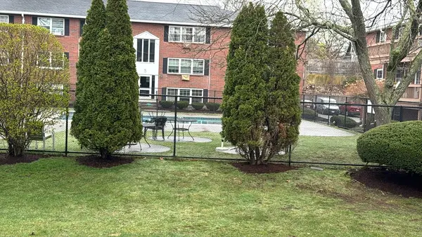 6 Tara Dr #5, Weymouth, MA 02188