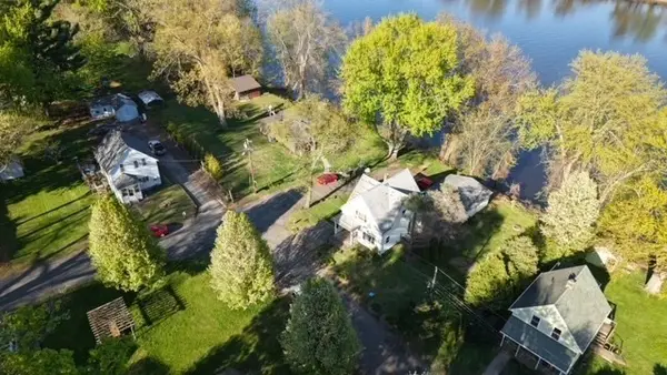 2 Oscar St, Holyoke, MA 01040