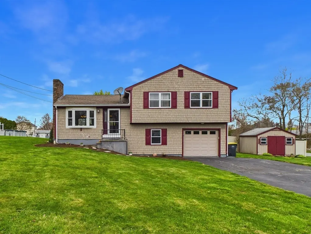 18 Duke St, Somerset, MA 02726 - #1