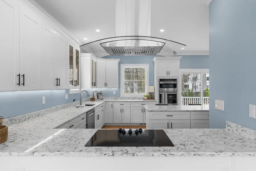 24 Marion St, Walpole, MA 02081 - #2