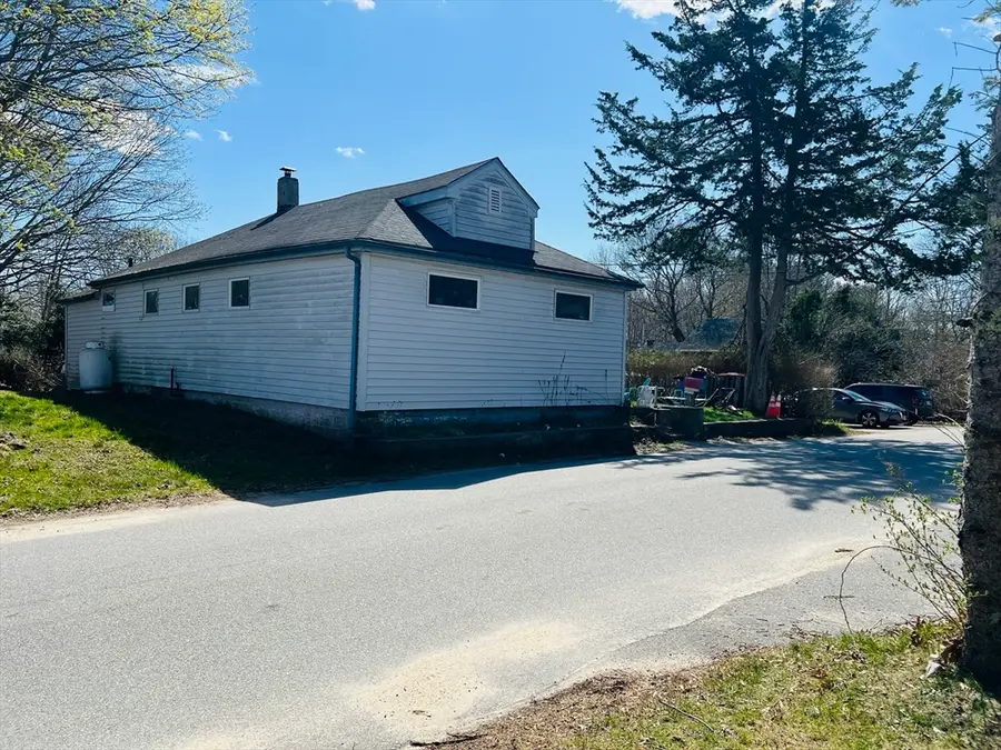 19 Oakdale St, Wareham, MA 02571 - #3