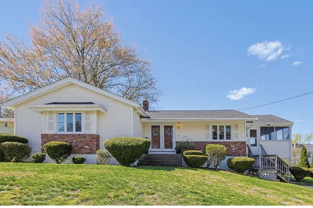 3 Sunnyside Ln, Milford, MA 01757 - #1