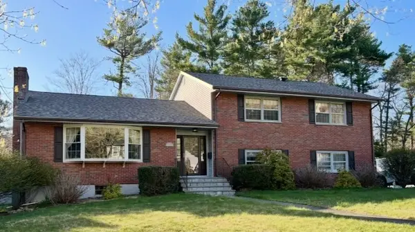 19 Harvest Ln, Hingham, MA 02043