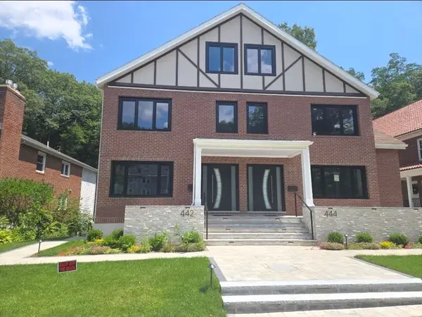 442 Lowell Ave #442, Newton, MA 02460