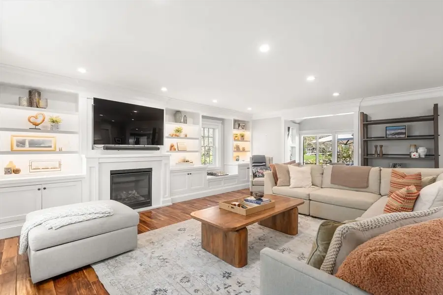 6 Hale Place, Medfield, MA 02052 - #3