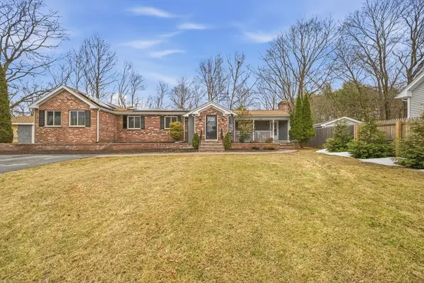 30 Glendale Ave, Uxbridge, MA 01569