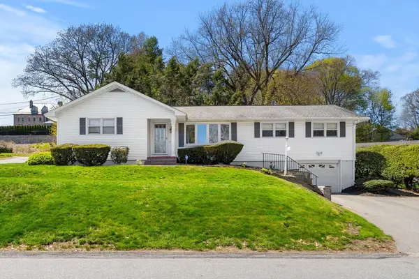 105 Starr Ave, Lowell, MA 01852