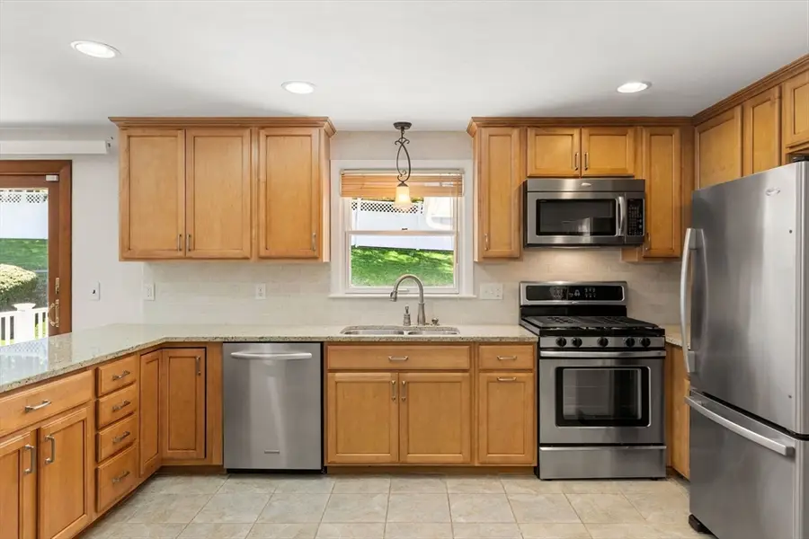 105 Starr Ave, Lowell, MA 01852 - #3